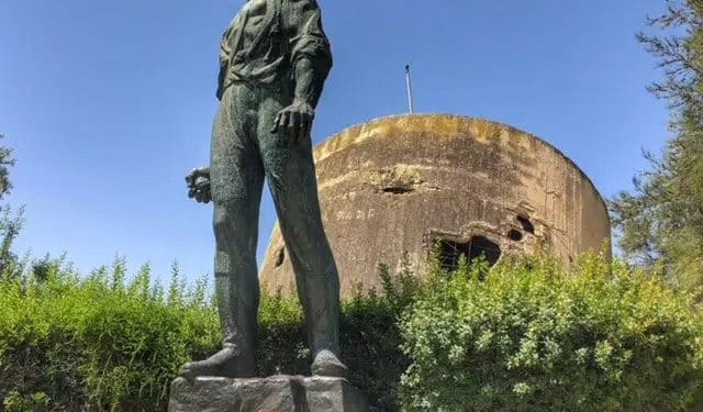 A 80 años de entre las tinieblas