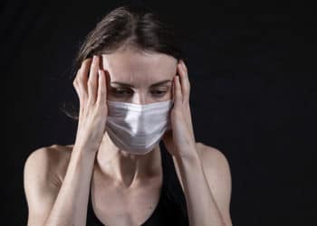 Nuevo estudio sugiere que la Covid 19 deja en ciertos pacientes atrofia en algunas partes del cerebro.