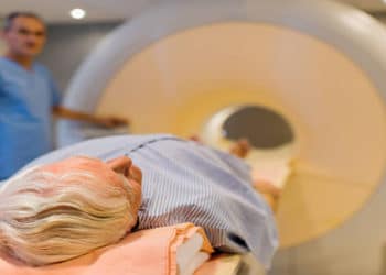 El trastorno se origina por daños en las áreas del cerebro especializadas en el lenguaje.