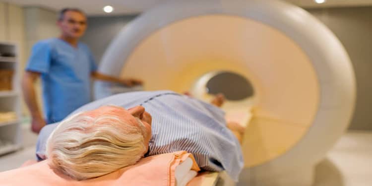 El trastorno se origina por daños en las áreas del cerebro especializadas en el lenguaje.