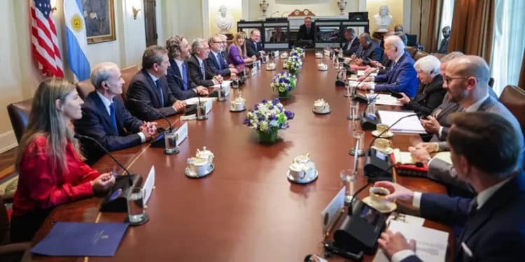 El presidente Fernández comentó que tuvieron una buena tarde de trabajo en la Casa Blanca.