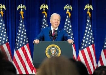 Biden firmó orden ejecutiva para frenar la violencia con armas