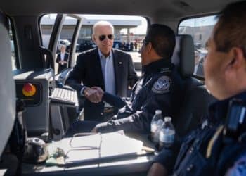 Luego del tiroteo en Nashville: Biden retoma su lucha para prohibir armas de asalto