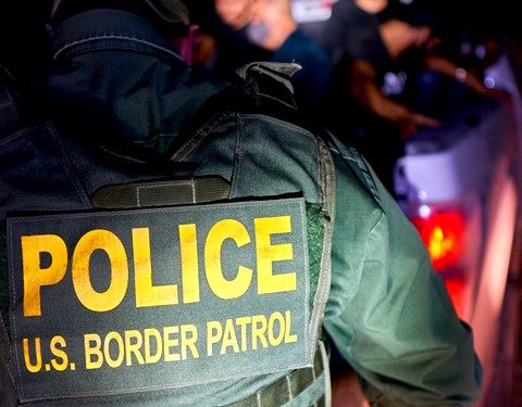 Estrictos controles migratorios mantienen cruce ilegal en la frontera en su nivel más bajo en dos años