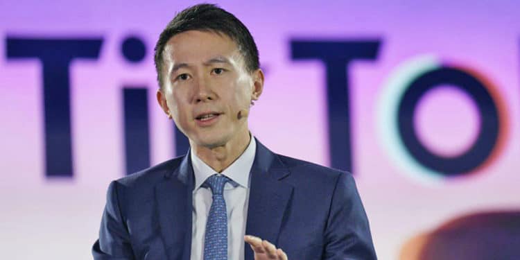 El director ejecutivo de TikTok, Shou Zi Chew, insistió en que no está previsto vender participaciones accionarias.