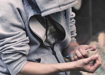 En EEUU, el consumo de opioides acabó con la vida de 80 mil personas en 2021.