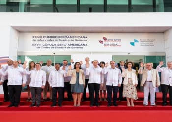 La foto de rigor, al final de la XXVIII Cumbre Iberoamericana, con algunos de los asistentes, despidiendo el encuentro.