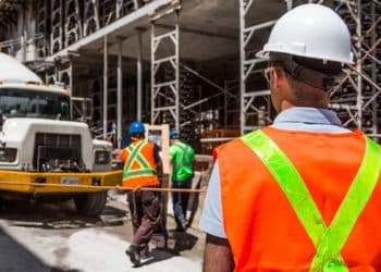 La inflación golpea y obliga a buscar un segundo empleo, pues uno no basta para cubrir gastos.