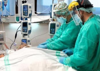 La variante Ómicron de la Covid, trata mejor a los pacientes a largo plazo.