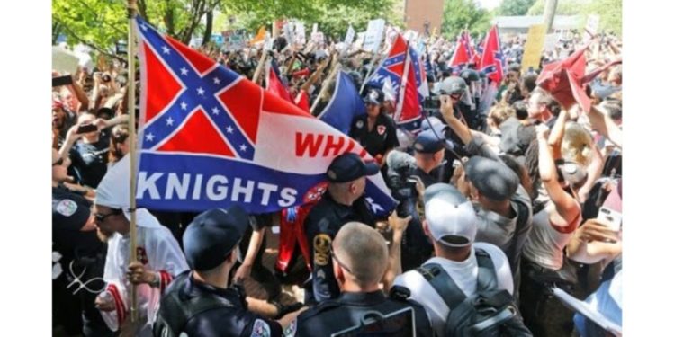 Liga Antidifamación: Propaganda supremacista blanca alcanza máximo histórico en EEUU