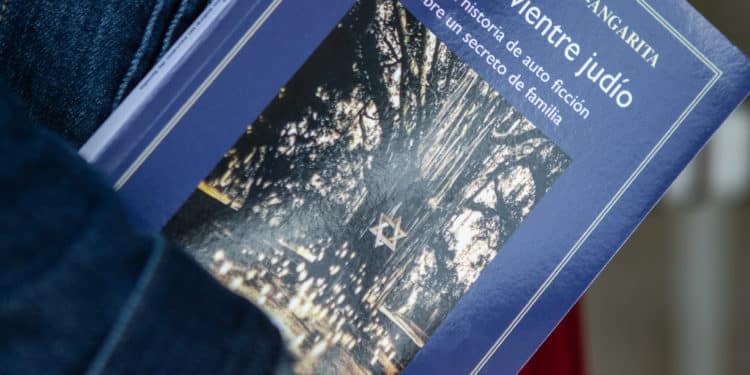 Andreina Fuentes presenta "El último vientre judío" en Miami