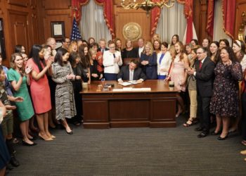 Florida se une a la oleada de estados que restringen el derecho al aborto