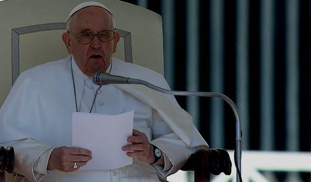 Mujeres y laicos podrán votar en asamblea mundial de obispos por decisión del Papa