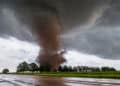 Varios tornados han cobrado varias vidas, en el oeste y sur de EEUU, además de destruir todo a su paso.