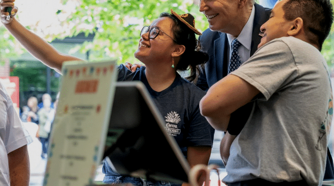 ¿Cuál es el plan de Biden para recuperar a los votantes latinos?