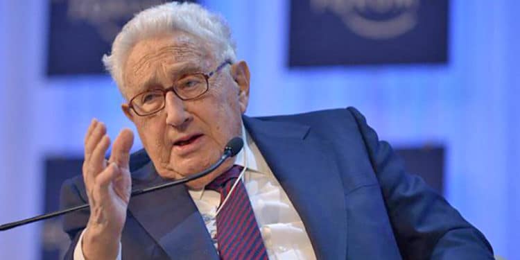 Para Henry Kissinger, China y EEUU, tienen menos de 10 años, para corregir el rumbo. Ambas naciones consideran que la otra representa un peligro.