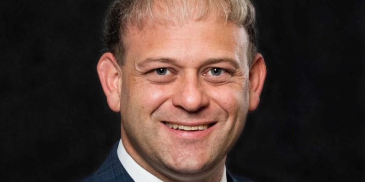 Michael Sasso renuncia a la junta de supervisión de Disney World creada por DeSantis