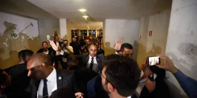 Así culminó la visita de Maduro a Brasil: golpes y empujones a periodistas y abucheos en el Congreso