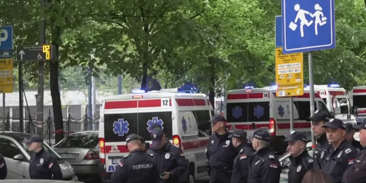 Un adolescente mató a ocho estudiantes y a un guardia en Serbia