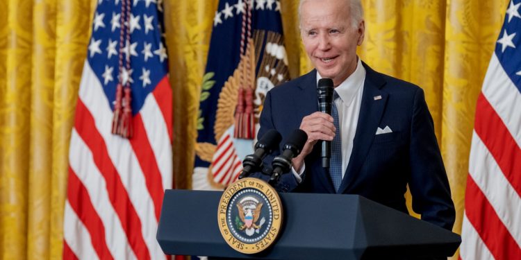 Biden evita pronunciarse sobre la acusación a Trump