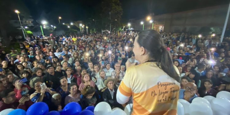 María Corina Machado: la mujer que quiere desalojar a Maduro de Miraflores