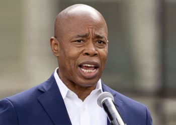 El alcalde de Nueva York, Eric Adams, vetó los cuatro proyectos de ley que apoyaban a los ciudadanos sin hogar.