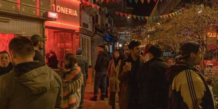 New York Times ve con asombro cómo sube la inflación en Argentina pero los restaurantes están repletos