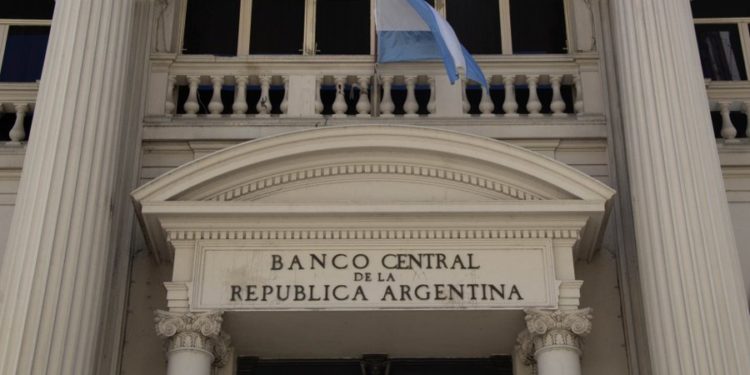 Argentina: Acusan al Banco Central de gastar $ 8.000 de los $ 10.000 millones que respaldan los depósitos