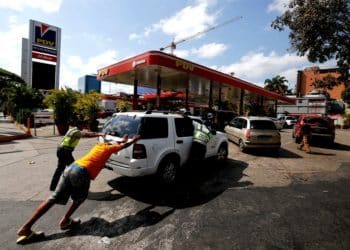 Con las mayores reservas de petróleo del mundo: ¿Por qué escasea el combustible en Venezuela?