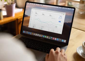 El uso de trabajadores fantasma venezolanos en la industria de IA, generadora de miles de millones de dólares, es una tendencia preocupante.