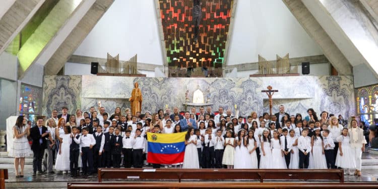 Más de 80 niños y niñas participaron en Mi Primera Comunión Chacao