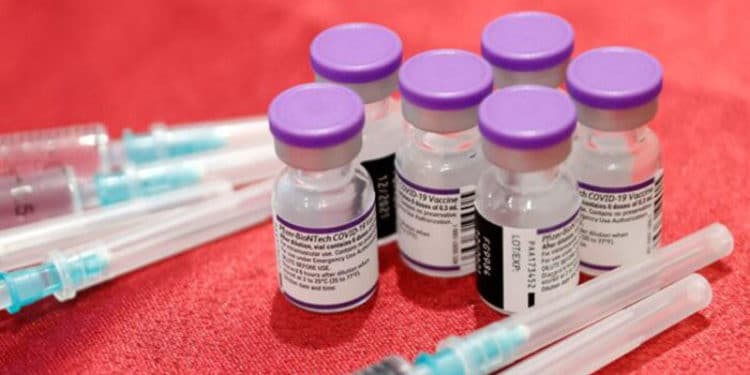 El manejo de la pandemia sembró desconfianza, sobre todo hacia las vacunas, por falta de información.