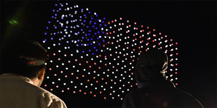 Los drones se están adueñando de los cielos nocturnos, para celebrar infinidad de festividades, en todo el planeta.