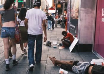 Anarquía, vicio y depravación gobiernan Times Square