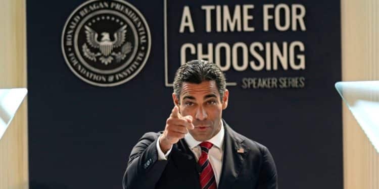 Francis Suárez denuncia que encuestadoras excluyen su nombre de los sondeos