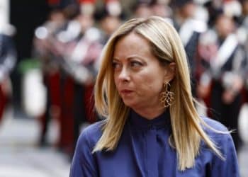 "Quien quiere trabajo lo encuentra": Georgia Meloni elimina subsidios al desempleo