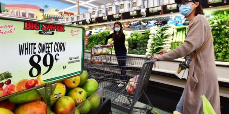 ¿Bidenomics falla contra la inflación? Hogares en EE.UU gastan más por mes que hace dos años