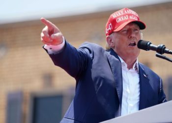 Donald Trump lidera las primarias republicanas en Carolina del Sur y desplaza a DeSantis