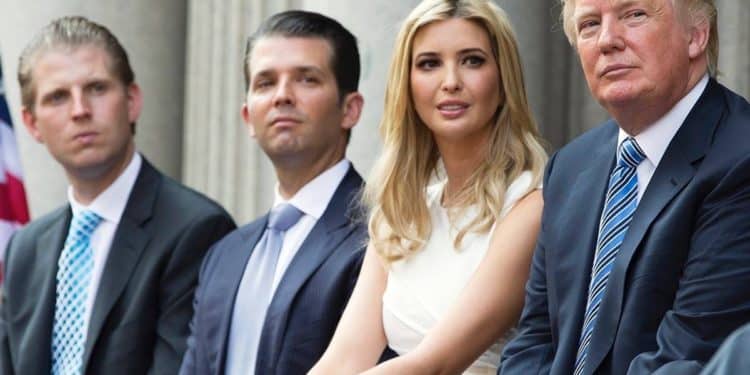 Juez declara responsables de fraude a Donald Trump y a su emporio familiar