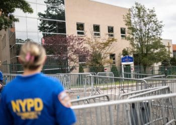 En Staten Island, un juez ordena desalojar escuela que alberga indocumentados