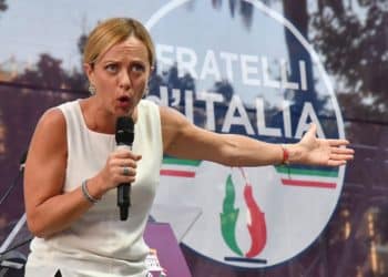 Ministra Meloni reacciona ante crisis migratoria en Italia: "No podemos acoger a toda esta gente"