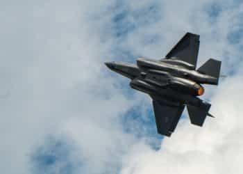 Desaparece un caza F-35 que siguió volando solo sin piloto: El Ejército pide ayuda a los ciudadanos