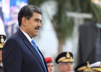Con una elección "ad portas", Nicolás Maduro busca más financiamiento en China
