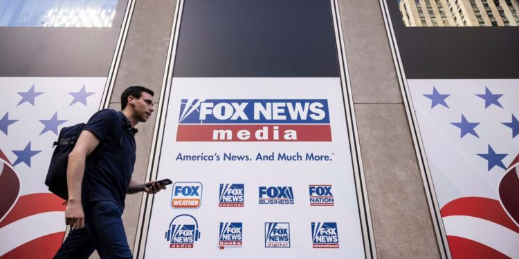 Fox News intenta recuperar su audiencia tras despedir a Tucker Carlson