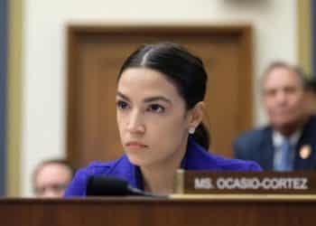 Llueven críticas sobre Alexandria Ocasio tras responsabilizar a EE.UU. por crisis migratoria de Venezuela