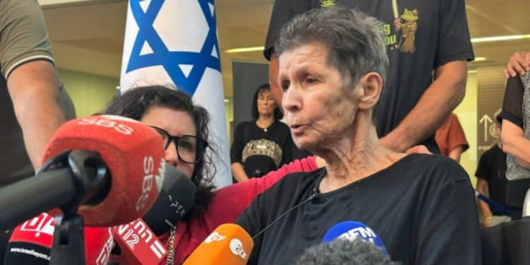Abuela israelí fue secuestrada por Hamás y sobrevivió para contarlo