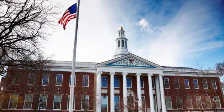 Polémica en Harvard: Benefactores sentencian a la universidad por su apoyo al terrorismo de Hamás