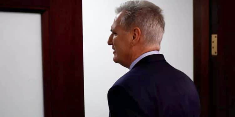 Kevin McCarthy, primer presidente de la Cámara de Representantes en ser destituido tras una histórica votación
