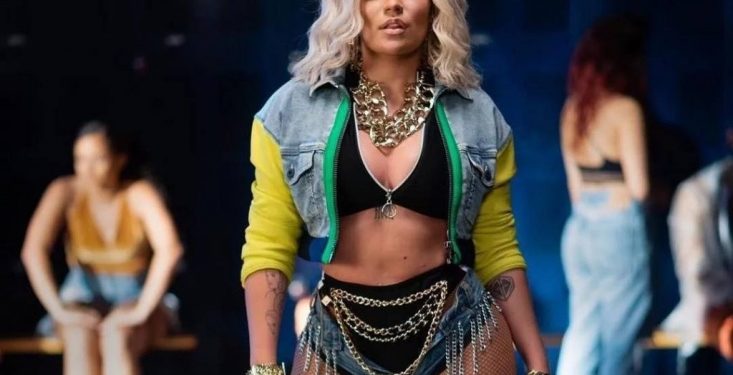 Concierto de Karol G en Venezuela se ve salpicado por su relación con el régimen de Maduro