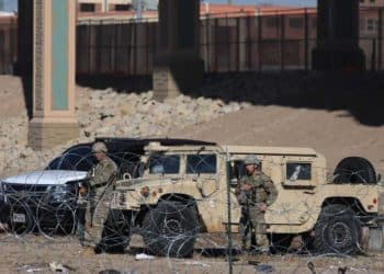 En medio de la crisis migratoria, dos venezolanos son acusados de atacar a oficial en Río Bravo